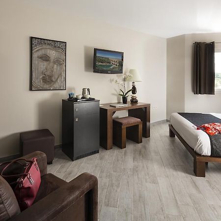 Le Ya'Tis Hotel Saint-Laurent-des-Arbres Eksteriør billede