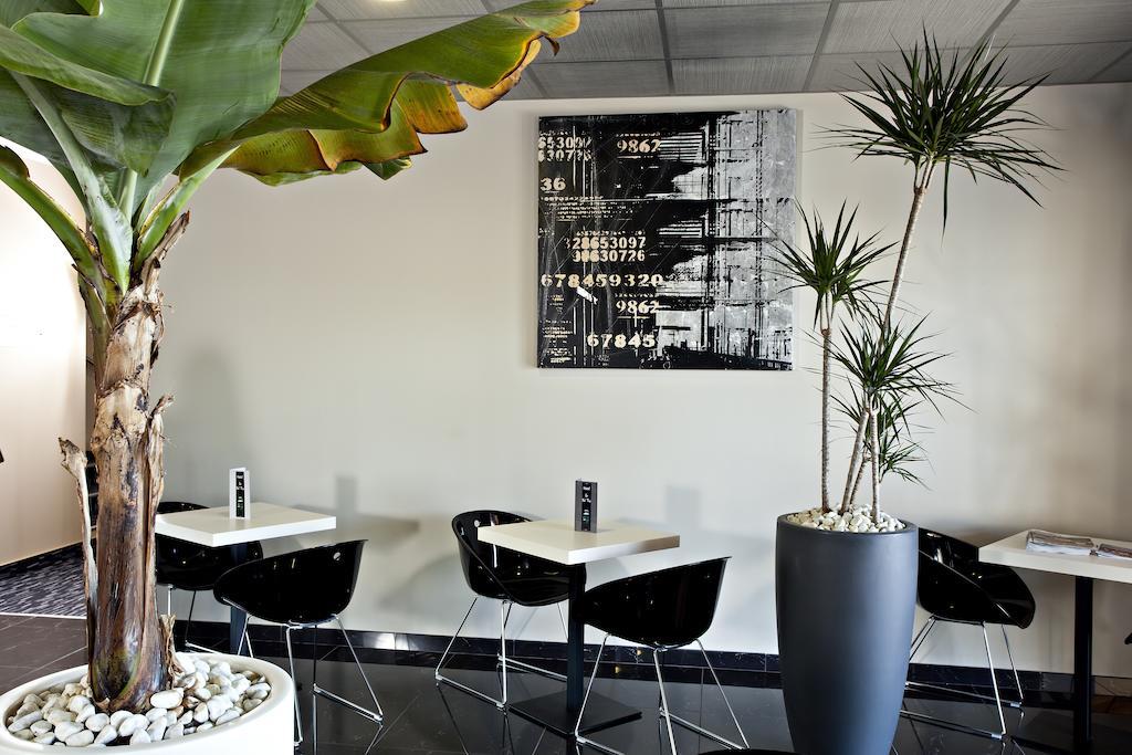 Le Ya'Tis Hotel Saint-Laurent-des-Arbres Eksteriør billede