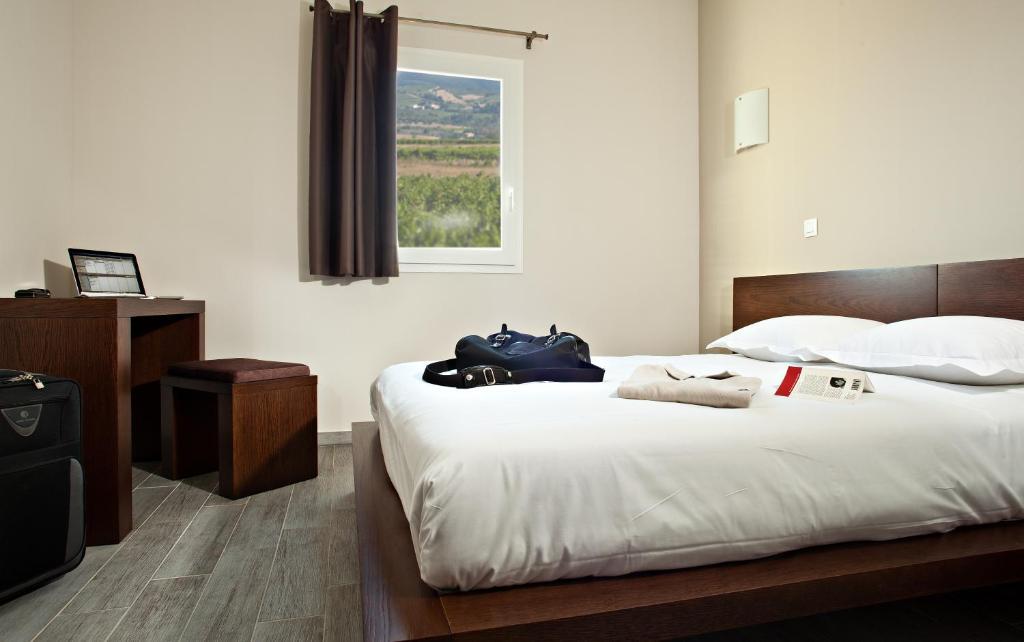 Le Ya'Tis Hotel Saint-Laurent-des-Arbres Værelse billede