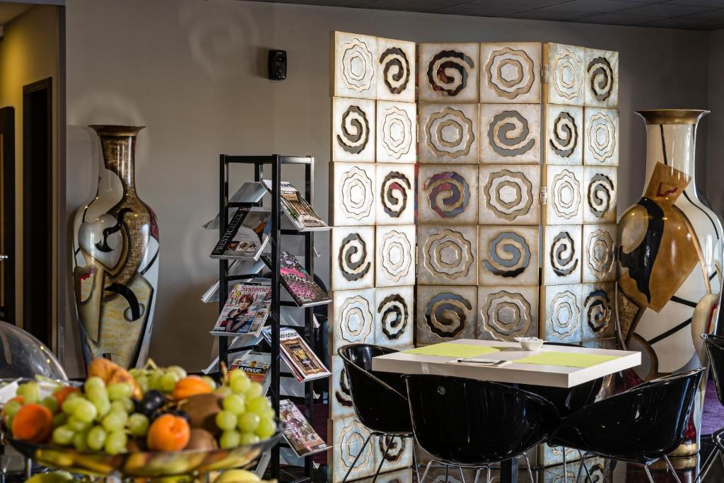 Le Ya'Tis Hotel Saint-Laurent-des-Arbres Eksteriør billede