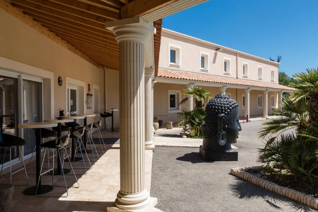 Le Ya'Tis Hotel Saint-Laurent-des-Arbres Eksteriør billede