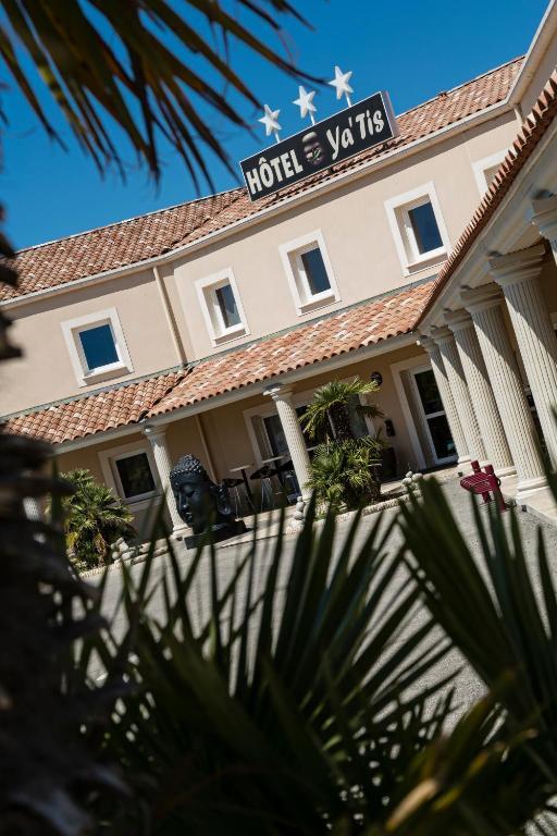 Le Ya'Tis Hotel Saint-Laurent-des-Arbres Eksteriør billede