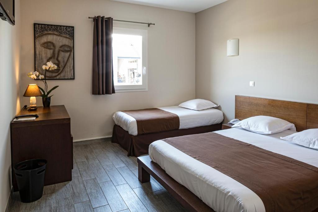 Le Ya'Tis Hotel Saint-Laurent-des-Arbres Eksteriør billede