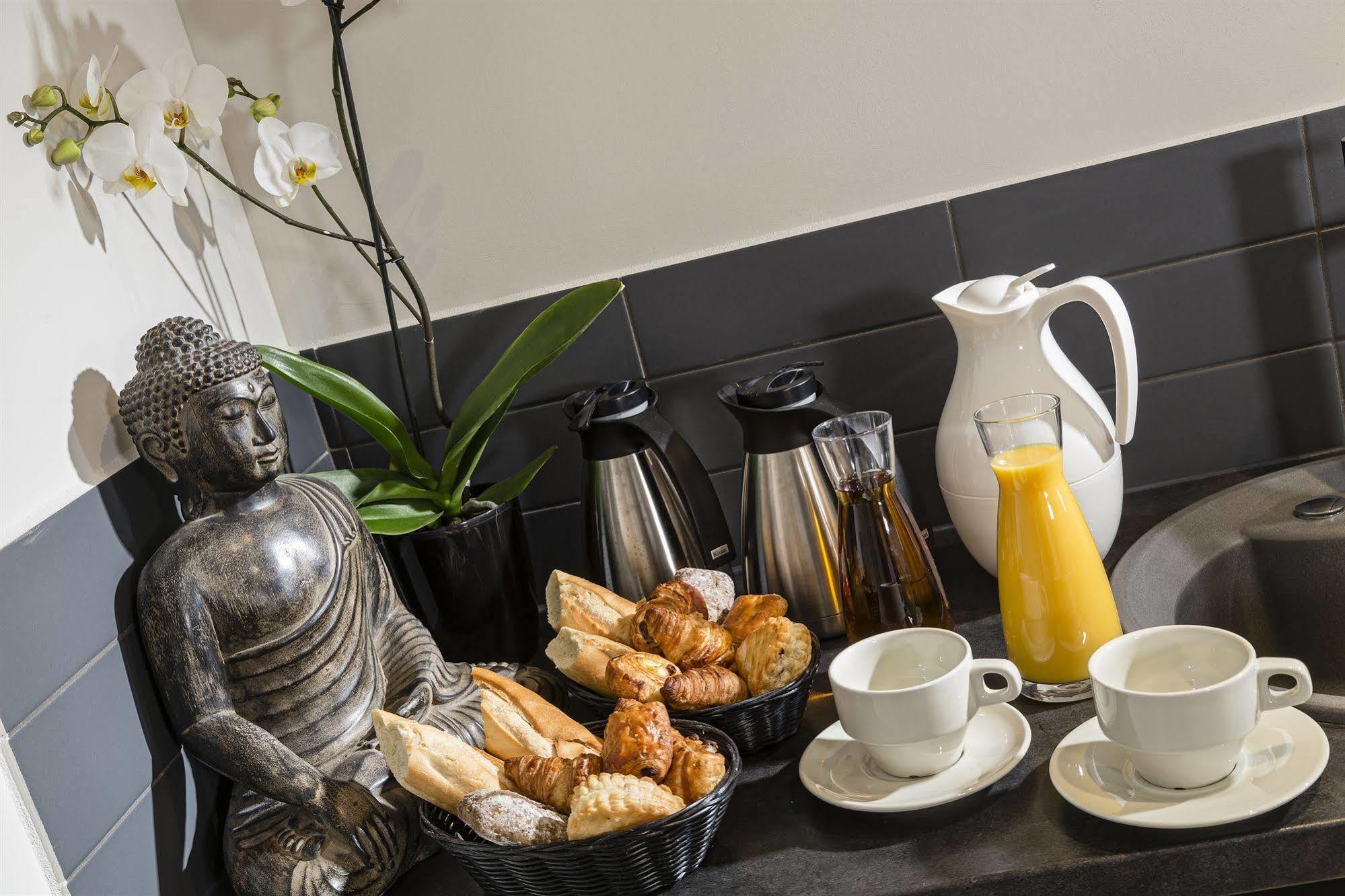 Le Ya'Tis Hotel Saint-Laurent-des-Arbres Eksteriør billede