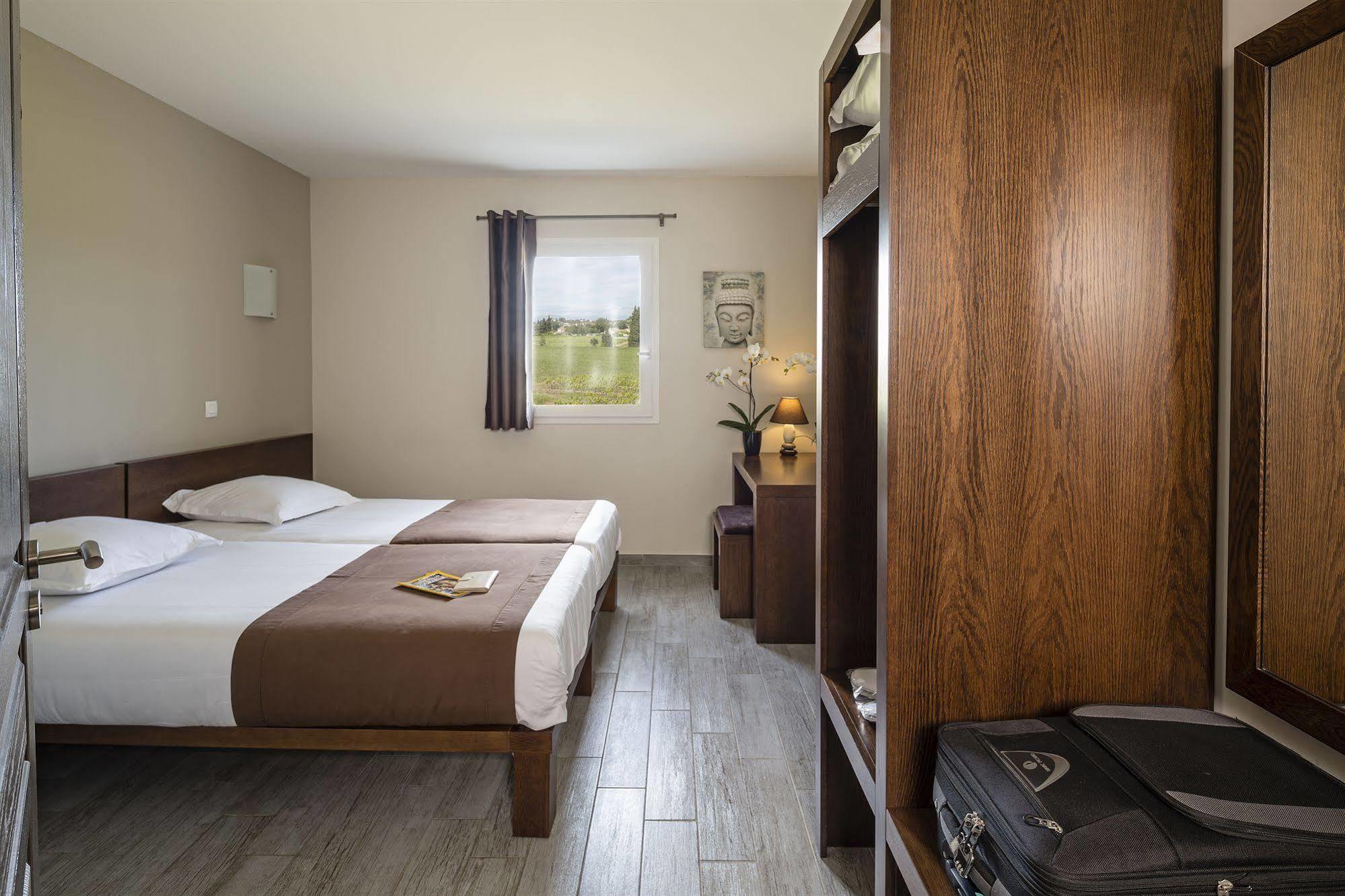 Le Ya'Tis Hotel Saint-Laurent-des-Arbres Eksteriør billede
