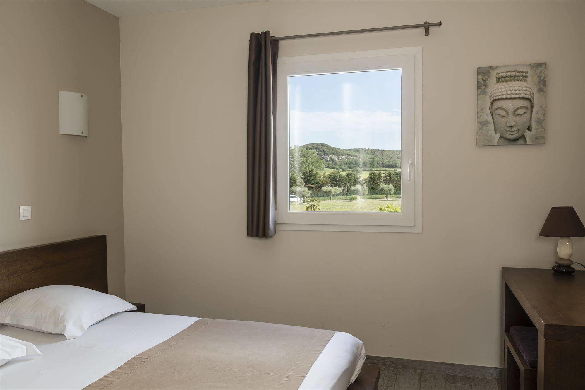 Le Ya'Tis Hotel Saint-Laurent-des-Arbres Eksteriør billede