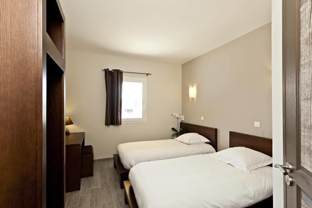 Le Ya'Tis Hotel Saint-Laurent-des-Arbres Eksteriør billede